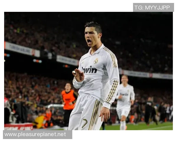 足球巨星成名之路那些经典进球瞬间回顾与分析